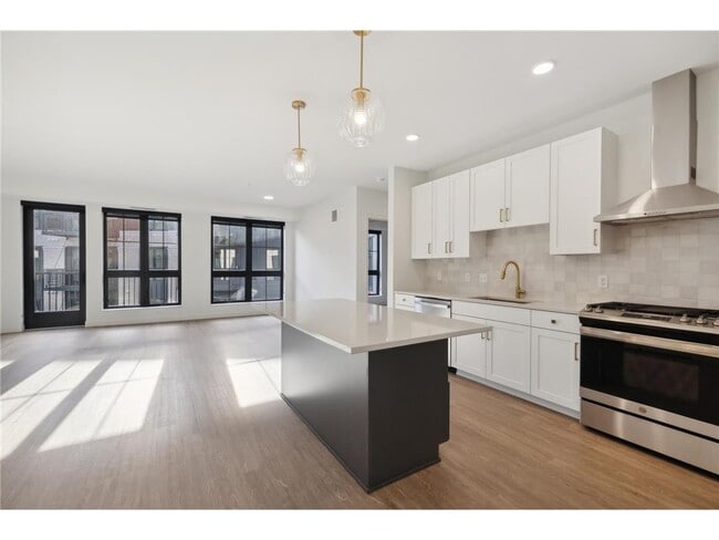 4917 Eden Ave in Edina, MN - Building Photo - Building Photo