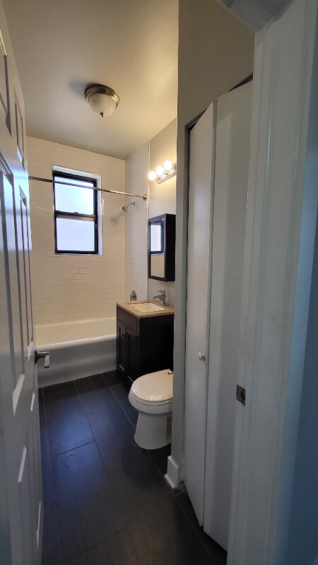 5527 S Everett Ave, Unit 5527-3W in Chicago, IL - Building Photo - Building Photo