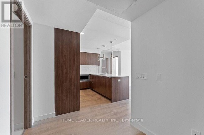 3 Concord Cityplace Wy in Toronto, ON - Building Photo - Building Photo