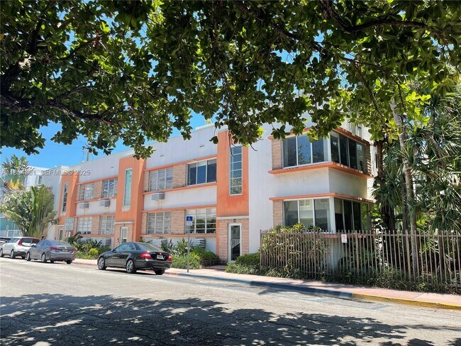 730 12th St in Miami Beach, FL - Foto de edificio - Building Photo