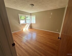 311 Hartford Pl in Utica, NY - Building Photo - Building Photo