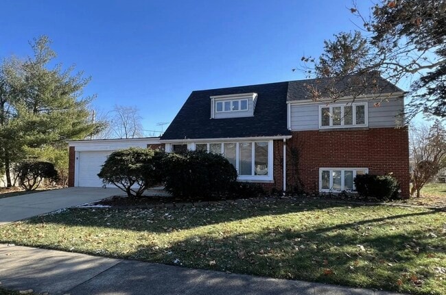 property at 18453 Clyde Rd
