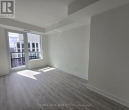 60 Central Park Pky in Toronto, ON - Building Photo - Building Photo