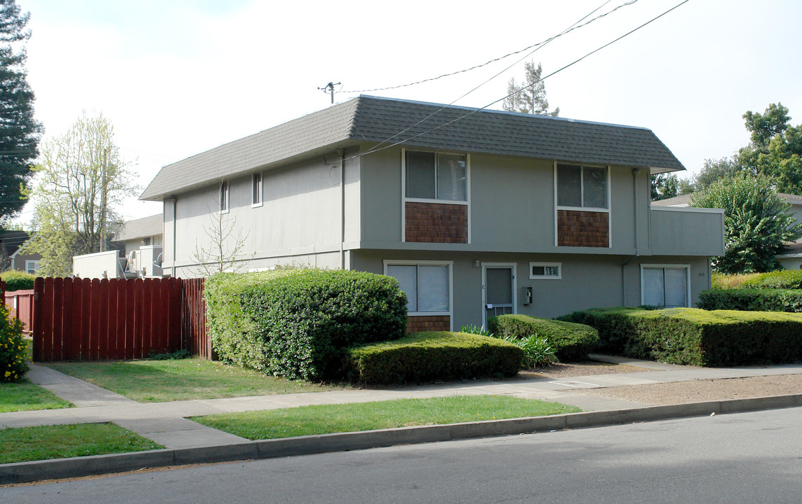 410 Hayden St in Healdsburg, CA - Building Photo