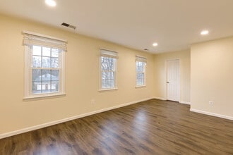 15 Butternut Way in Sterling, VA - Building Photo - Building Photo