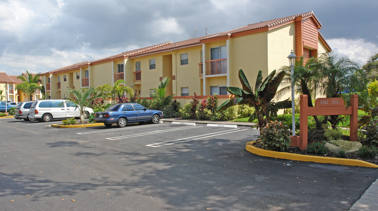 Mi Casa Apartments in Coral Springs, FL - Foto de edificio