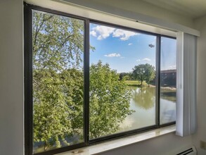 Glenbrook Apartments in Milwaukee, WI - Foto de edificio - Building Photo