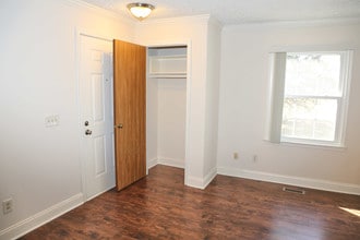 Cambria Heights Apartments and Townhomes in East Lansing, MI - Building Photo - Building Photo