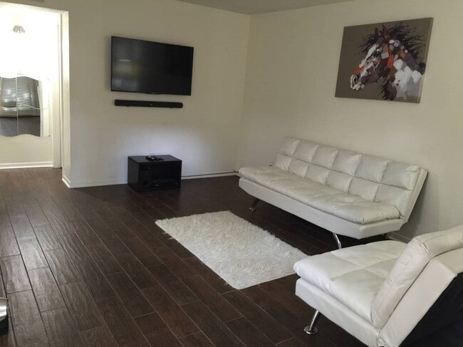 property at 3942 W Alabama St