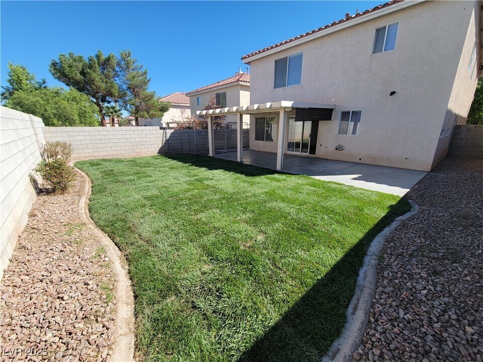 9760 Ocotillo Falls Ave in Las Vegas, NV - Building Photo
