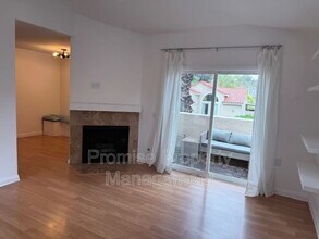 106 Sea Cliff Way in Oceanside, CA - Building Photo - Building Photo