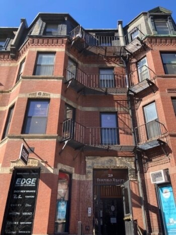 219 Newbury St. in Boston, MA - Building Photo