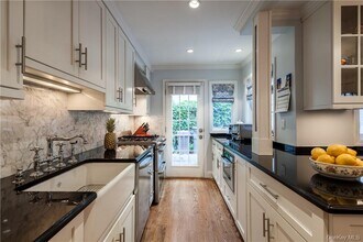 5 Bolton Gardens in Bronxville, NY - Building Photo - Building Photo