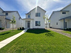 3089 E Mossy Creek Dr in Kuna, ID - Building Photo