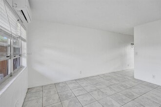 29 SW 8th Ave in Dania Beach, FL - Building Photo - Building Photo