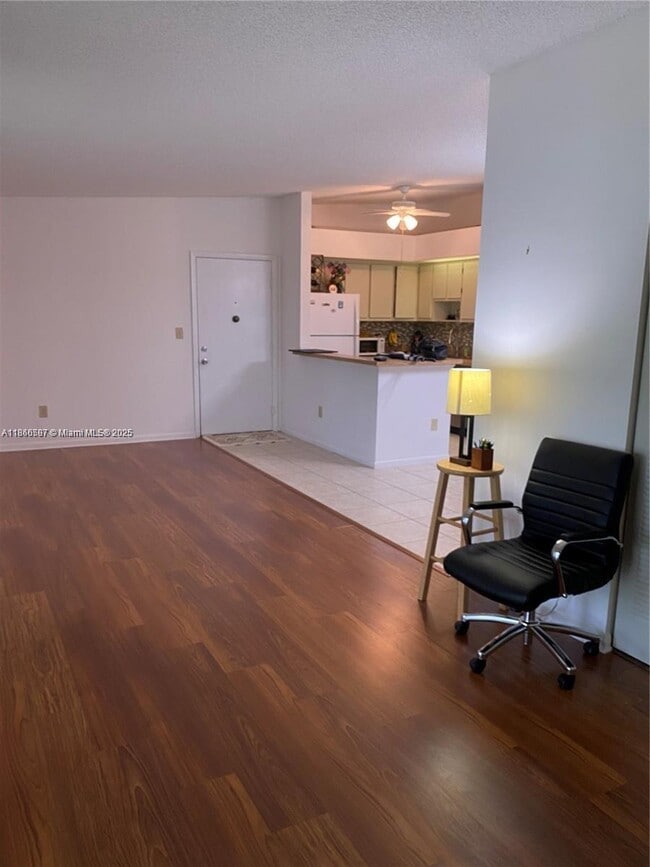 10407 E Clairmont Cir in Tamarac, FL - Building Photo - Building Photo