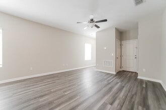 2096 Harris Hawk Ave in Ruskin, FL - Building Photo - Building Photo
