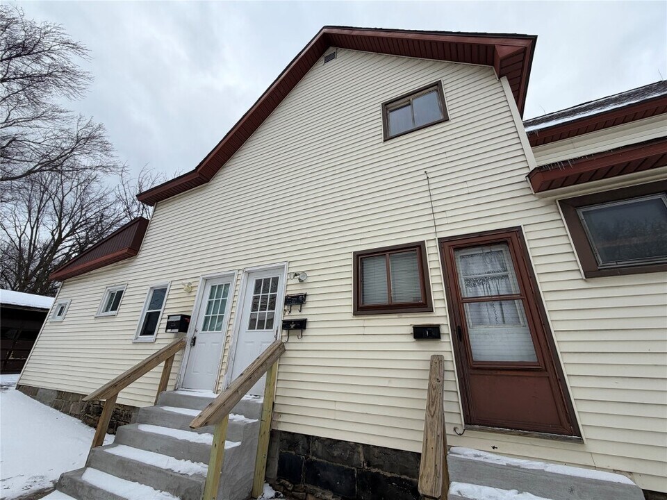 330 E 3rd St in Erie, PA - Building Photo