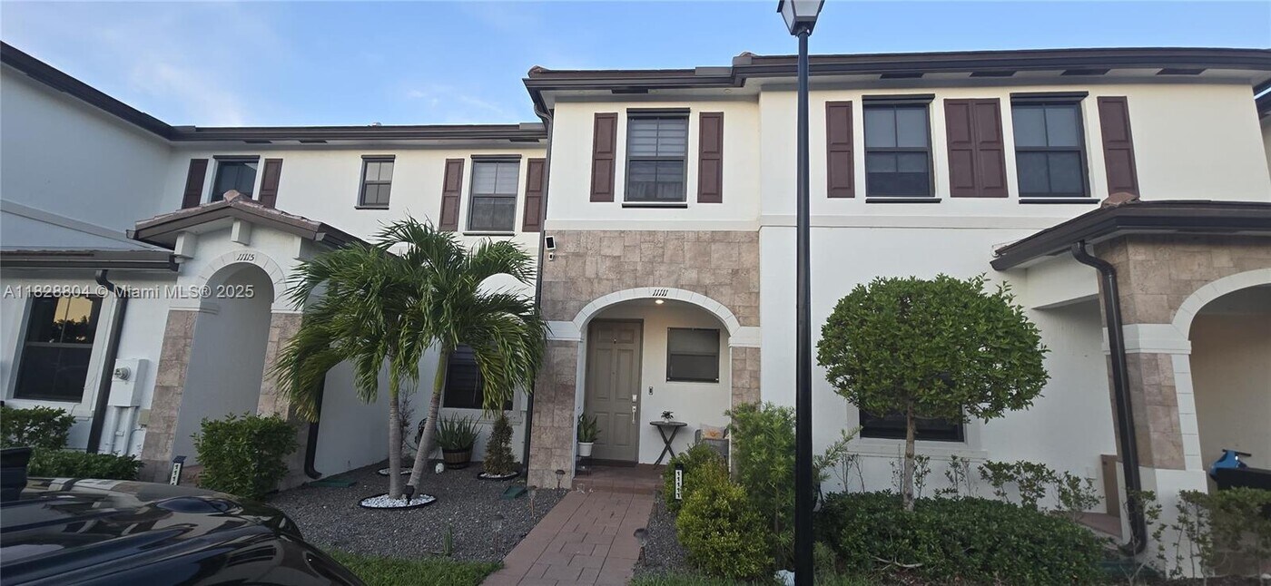 11111 W 32nd Ln in Hialeah, FL - Building Photo