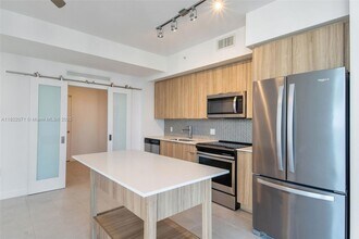 2150 N Bayshore Dr, Unit 703 in Miami, FL - Building Photo - Building Photo