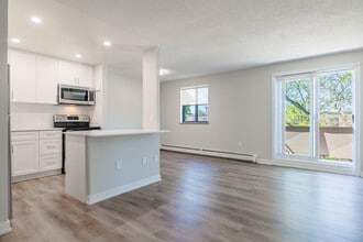 Wynbrook & Mayfair in Stratford, ON - Building Photo - Interior Photo
