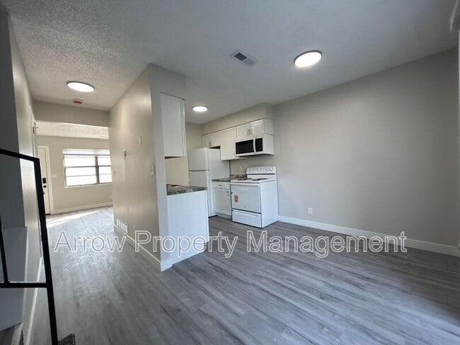 1302 S Jackson St in Junction City, KS - Building Photo - Building Photo