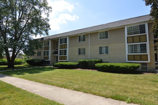 372 S Eastern Ave in Barrington, IL - Building Photo - Building Photo