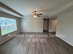 1318 S Houston Ave in Republic, MO - Building Photo - Building Photo
