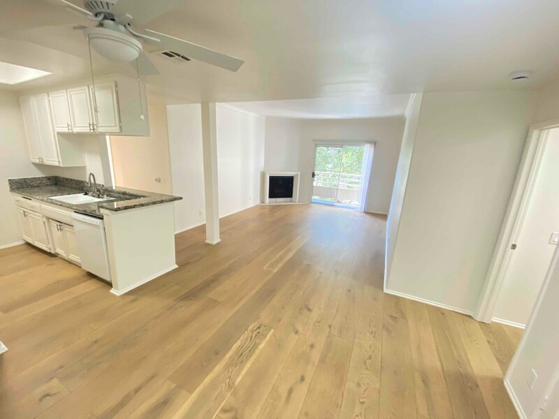 5405 Kester Ave in Los Angeles, CA - Building Photo