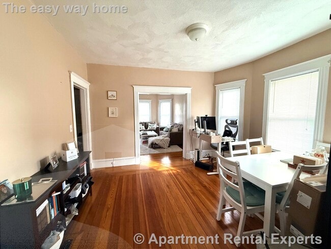 42 Gibbens St, Unit 2F