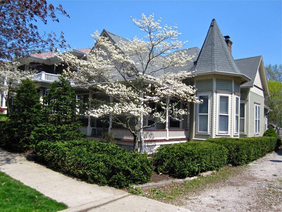 420 N Washington St in Bloomington, IN - Foto de edificio