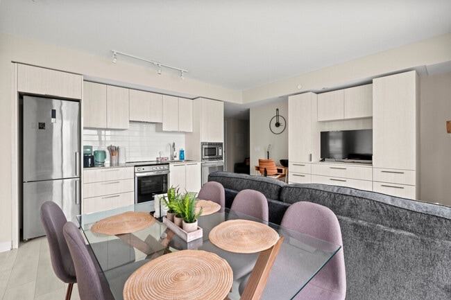 7 Wood St in Toronto, ON - Building Photo - Building Photo