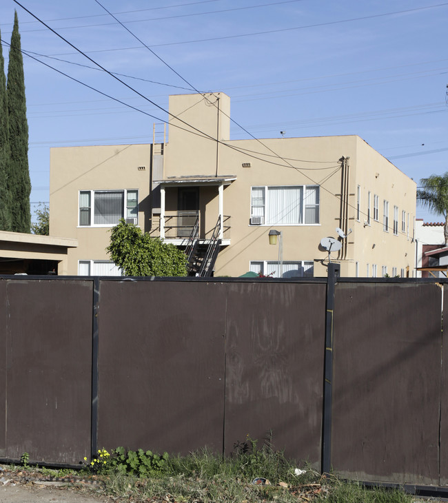 210 W Truslow Ave in Fullerton, CA - Foto de edificio - Building Photo