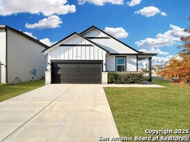 13249 Hagerd Lp in Saint Hedwig, TX - Building Photo