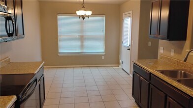 100 Willow Dr in Centerton, AR - Building Photo - Building Photo
