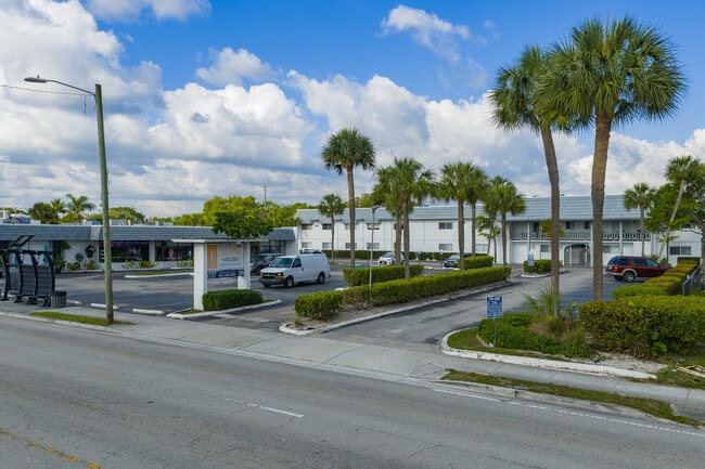 Wilton House in Wilton Manors, FL - Foto de edificio - Building Photo