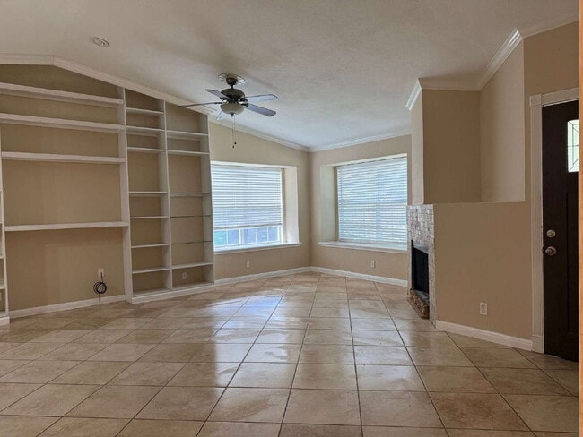 5934 Valley Wood in San Antonio, TX - Foto de edificio - Building Photo