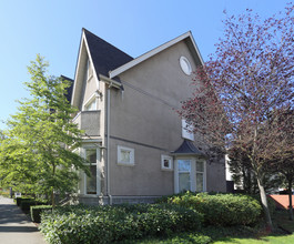 1030 Carberry Gdns in Victoria, BC - Building Photo - Building Photo