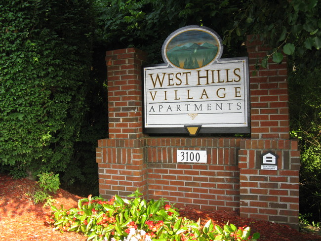 West Hills Village in Knoxville, TN - Building Photo - Building Photo