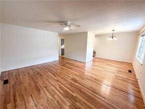 220 Ennis St in Saraland, AL - Building Photo - Building Photo