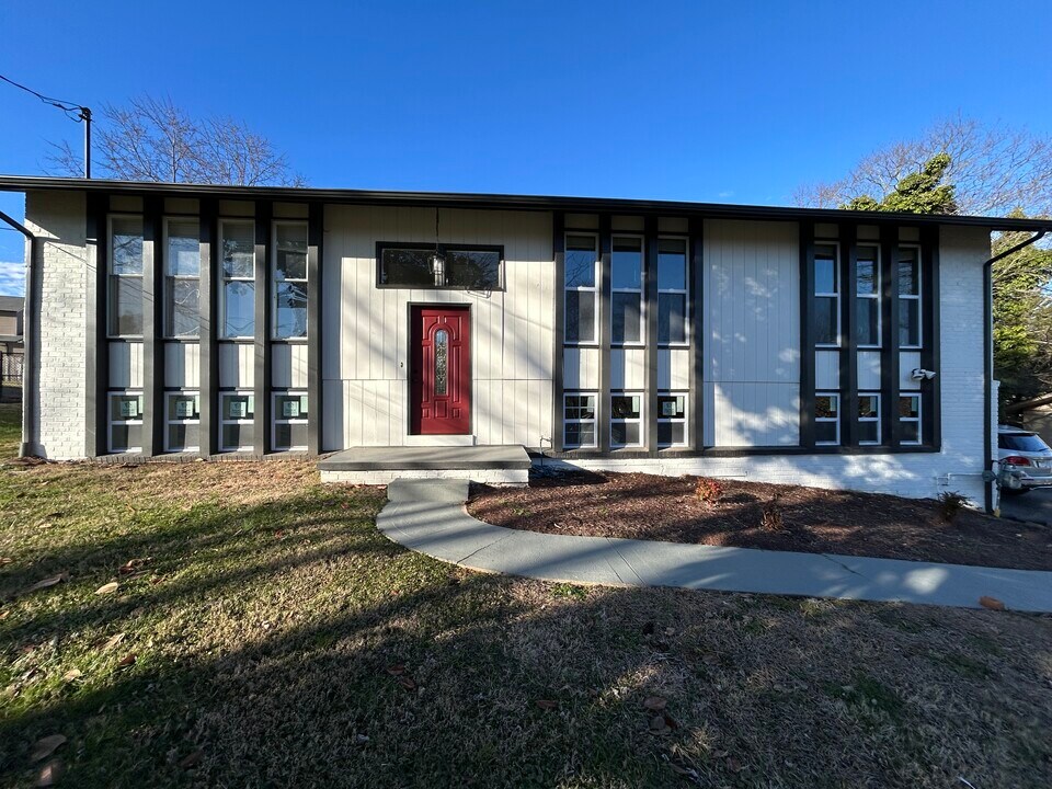 244 Newport Rd in Knoxville, TN - Building Photo