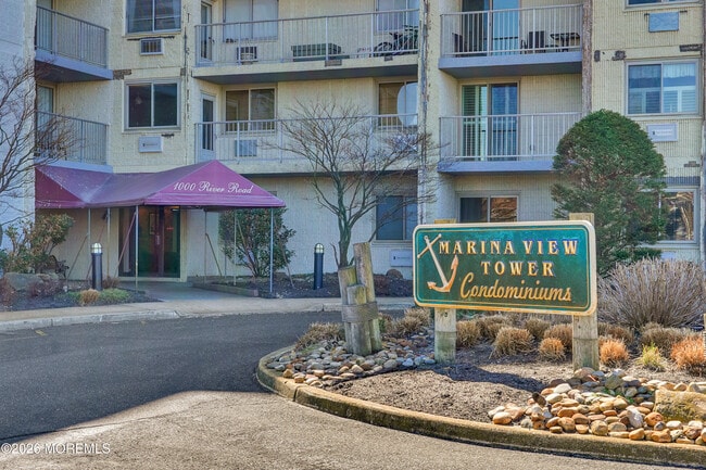 property at 1000 River Rd