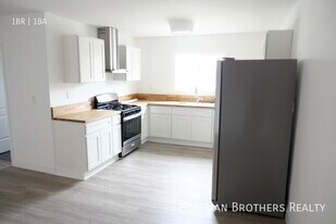 925 1/2 W 41st Dr in Los Angeles, CA - Building Photo