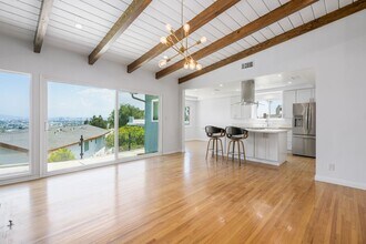 4413 Don Felipe Dr in Los Angeles, CA - Foto de edificio - Building Photo