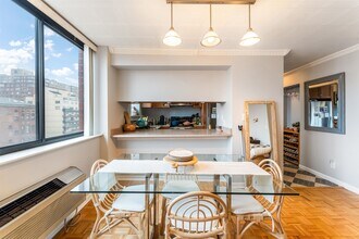 300 NEWARK St in Hoboken, NJ - Building Photo - Building Photo