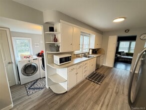 35750 Main Rd in Cutchogue, NY - Building Photo - Building Photo