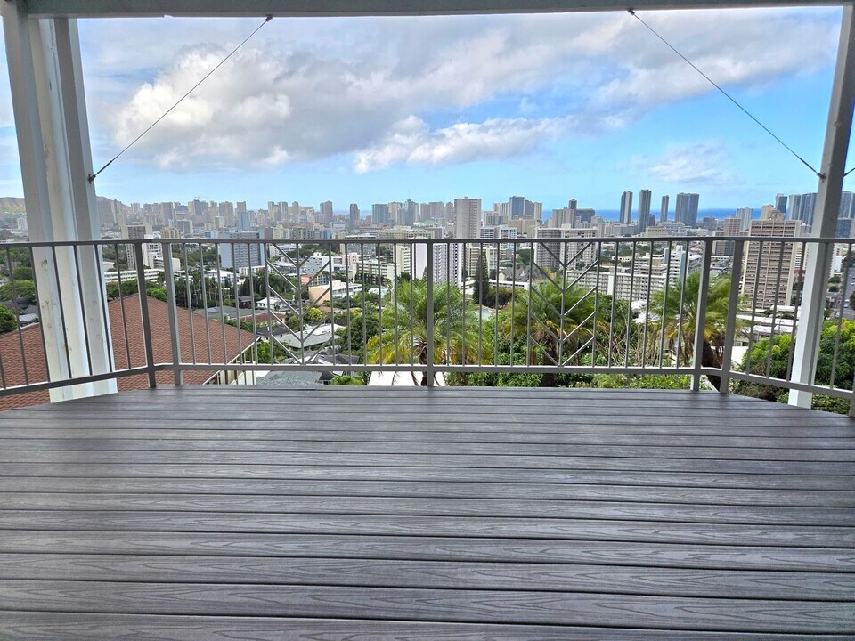 2142 Mauna Pl in Honolulu, HI - Building Photo