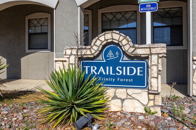 Trailside at Trinity Forest in Dallas, TX - Foto de edificio - Building Photo