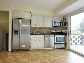 2540 New York Ave in Melville, NY - Building Photo - Building Photo