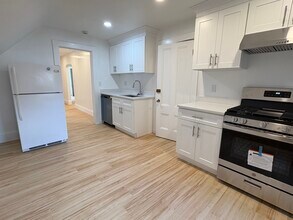9 Knapp St, Unit 3 in Somerville, MA - Building Photo - Building Photo